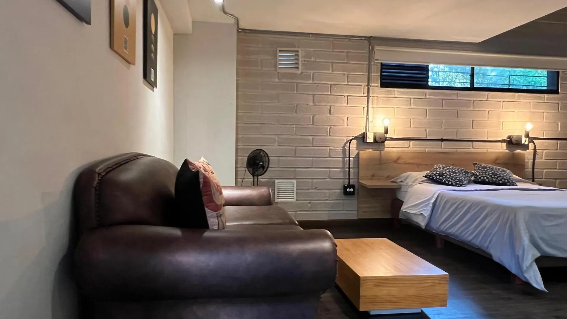 Frn101 Cozy Loft Located In A Popular In Poblado By Roots Rentals Медельин 0*,  Колумбия