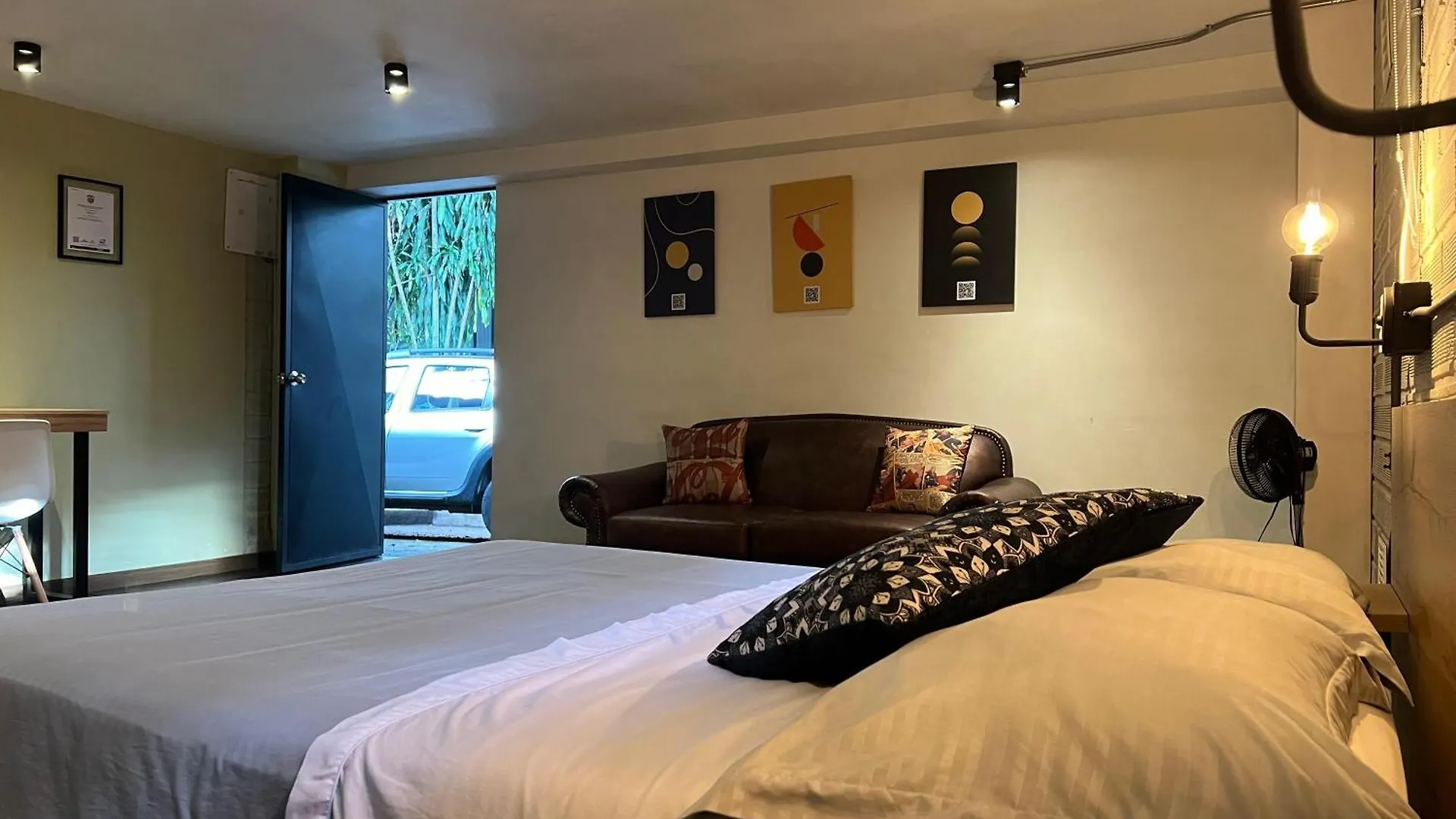 Апартаменты Frn101 Cozy Loft Located In A Popular In Poblado By Roots Rentals Медельин Колумбия