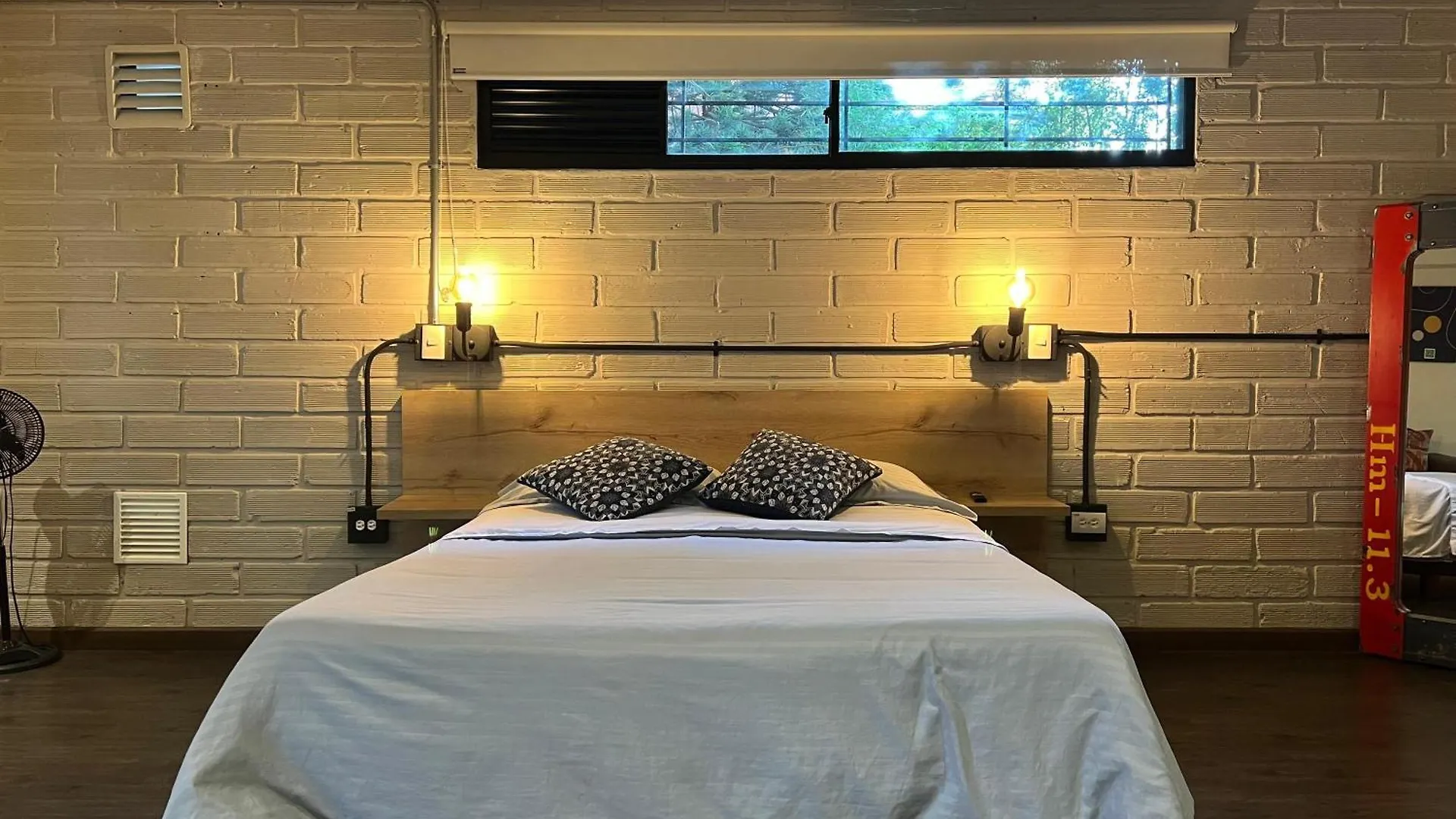 Frn101 Cozy Loft Located In A Popular In Poblado By Roots Rentals Медельин Апартаменты