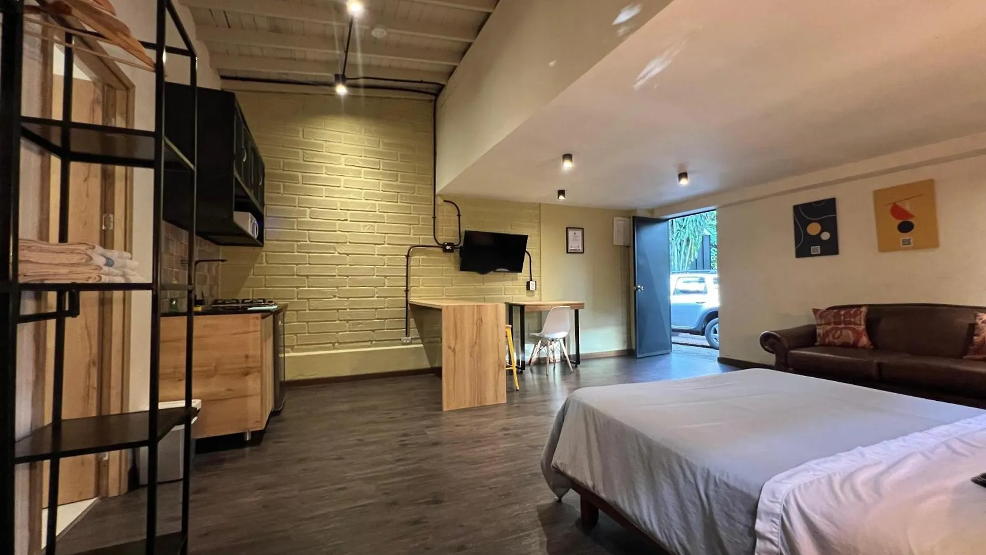 Frn101 Cozy Loft Located In A Popular In Poblado By Roots Rentals Медельин