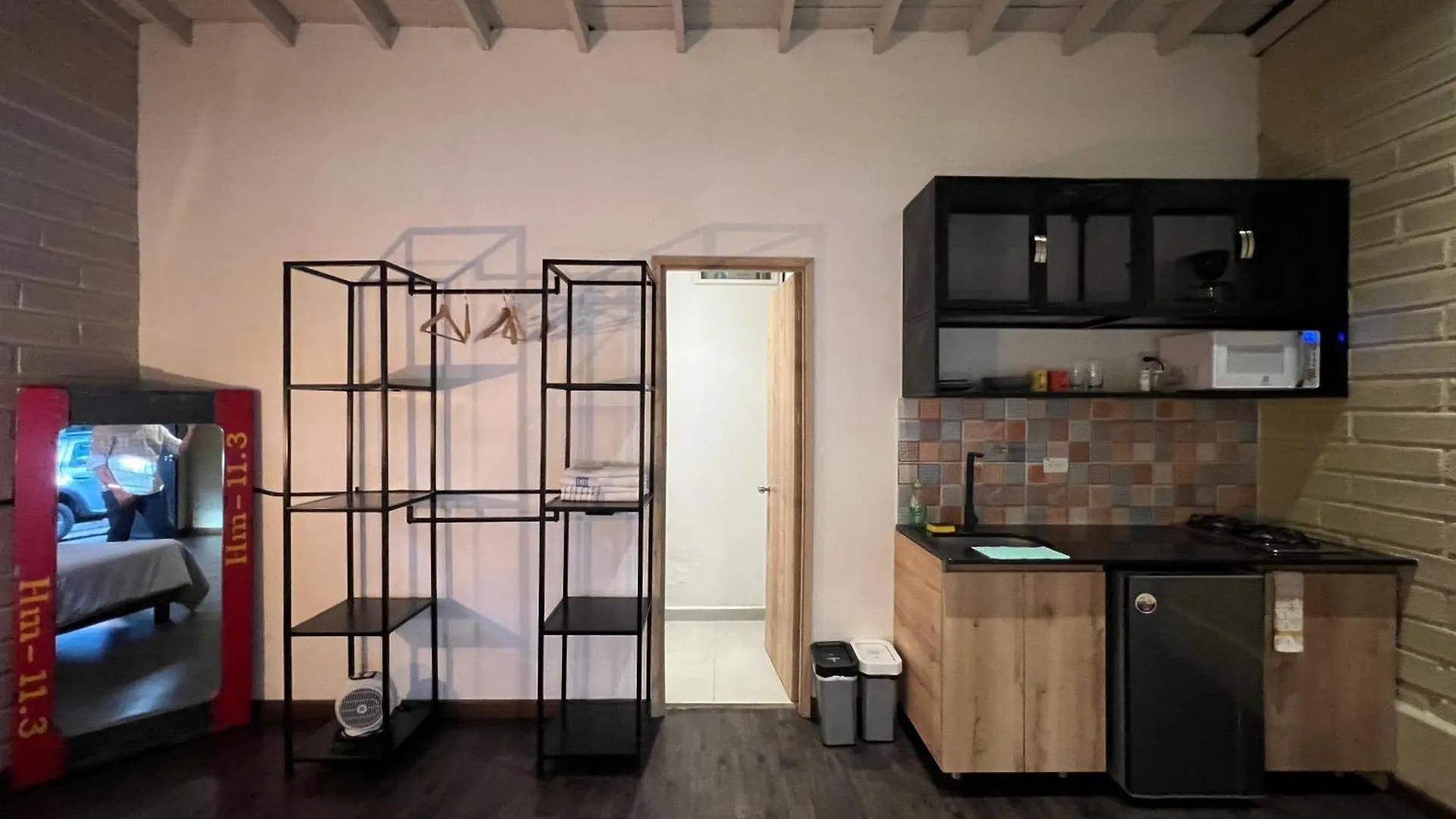 Frn101 Cozy Loft Located In A Popular In Poblado By Roots Rentals Медельин Апартаменты