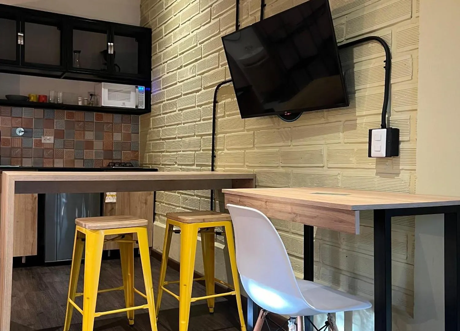 Frn101 Cozy Loft Located In A Popular In Poblado By Roots Rentals Медельин