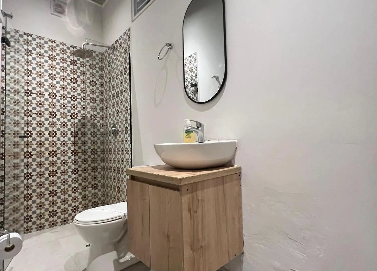 Апартаменты Frn101 Cozy Loft Located In A Popular In Poblado By Roots Rentals Медельин Колумбия