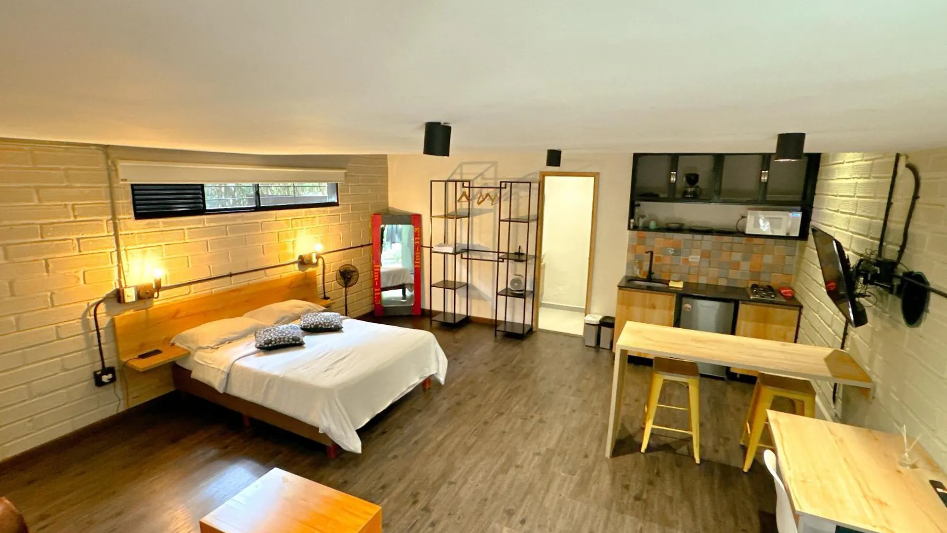 Апартаменты Frn101 Cozy Loft Located In A Popular In Poblado By Roots Rentals Медельин