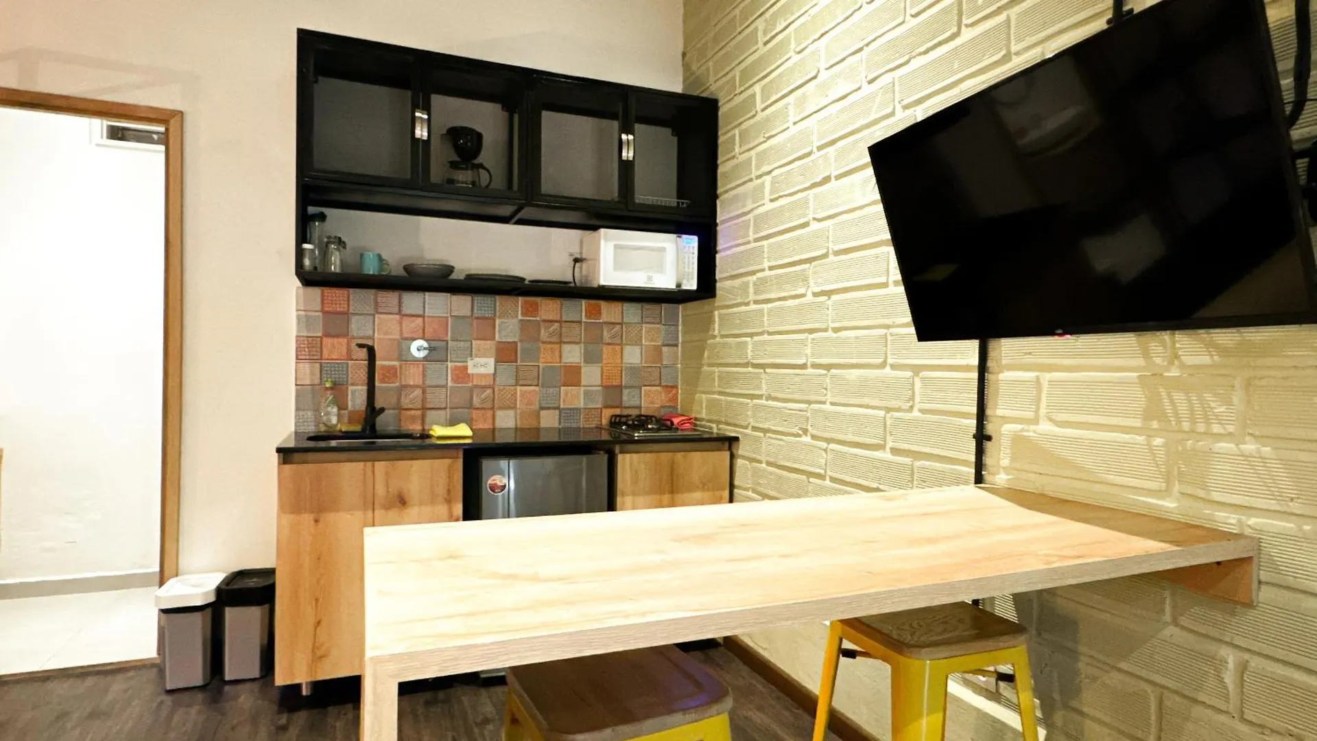 Frn101 Cozy Loft Located In A Popular In Poblado By Roots Rentals Медельин