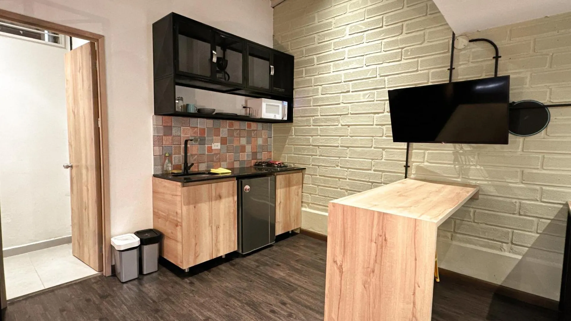 Frn101 Cozy Loft Located In A Popular In Poblado By Roots Rentals Медельин Колумбия